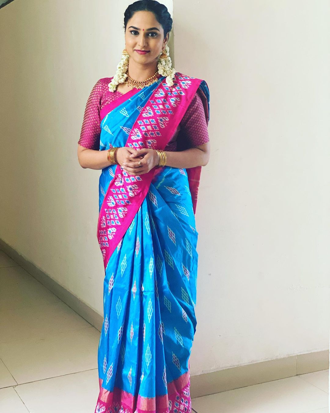 TELUGU TV ANCHOR KASI ANNAPURNA STILLS IN BLUE SAREE 10